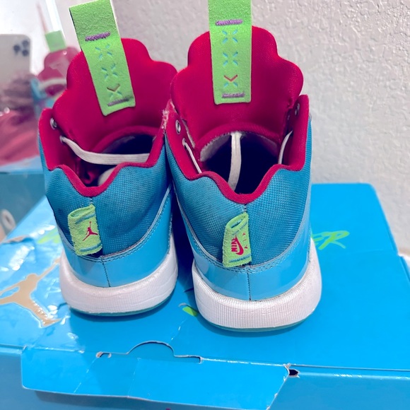 Shoes - Picture 6 of 9